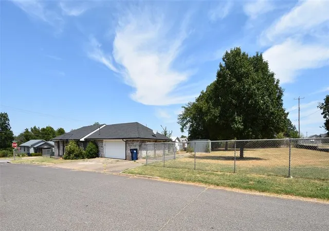 Photo 3 of Single family home for sale at 820 N University St, Seminole, OK 74868 | MLS# 1246805 | Listing updated on 2026-09-01