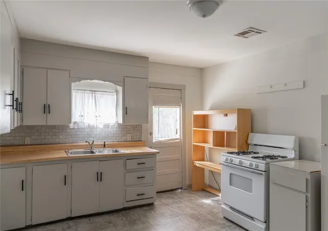 Photo 4 of Single family home for sale at 3004 Pioneer Ave, Oklahoma City, OK 73107 | MLS# 1246806 | Listing updated on 2026-09-02