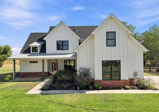 Photo 2 of Single family home for sale at 124 Kevin Ln, Tuttle, OK 73089 | MLS# 1246811 | Listing updated on 2026-09-23