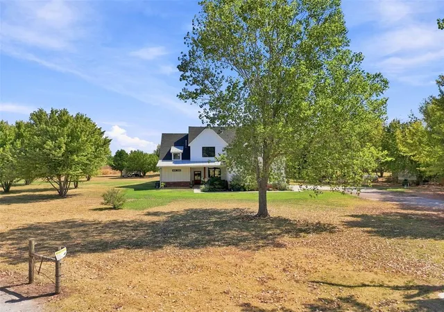 Photo 3 of Single family home for sale at 124 Kevin Ln, Tuttle, OK 73089 | MLS# 1246811 | Listing updated on 2026-09-23