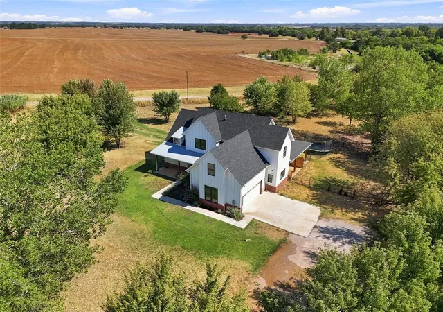 Photo 4 of Single family home for sale at 124 Kevin Ln, Tuttle, OK 73089 | MLS# 1246811 | Listing updated on 2026-10-09