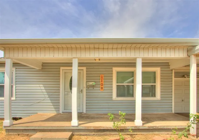 Photo 4 of Sale Pending at 1108 Jet Dr, Oklahoma City, OK 73110 | MLS# 1246820 | Listing updated on 2026-09-15