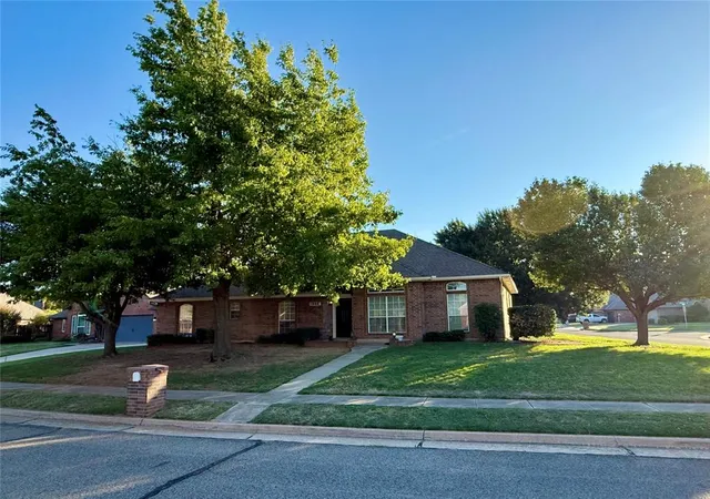 Photo 2 of Single family home for sale at 1800 Coopers Hawk Ct, Edmond, OK 73003 | MLS# 1246822 | Listing updated on 2026-10-11