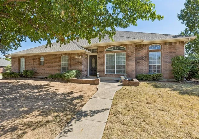 Photo 3 of Single family home for sale at 1800 Coopers Hawk Ct, Edmond, OK 73003 | MLS# 1246822 | Listing updated on 2026-10-11
