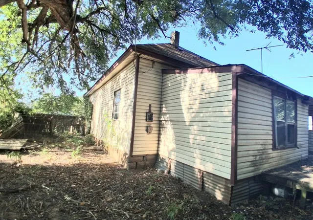 Photo 1 of Single family home for sale at 1316 E Main St, Shawnee, OK 74801 | MLS# 1246830 | Listing updated on 2026-09-02