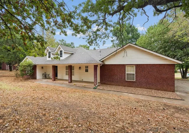 Photo 2 of Single family home for sale at 2117 E Oakridge Dr, Norman, OK 73026 | MLS# 1246840 | Listing updated on 2026-09-08