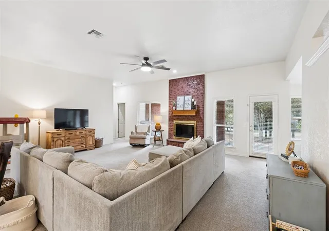 Photo 4 of Single family home for sale at 2117 E Oakridge Dr, Norman, OK 73026 | MLS# 1246840 | Listing updated on 2026-09-08