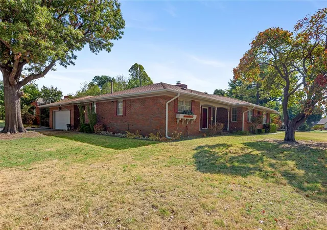 Photo 3 of Single family home for sale at 1609 Glenbrook Ter, Nichols Hills, OK 73116 | MLS# 1246851 | Listing updated on 2026-08-30
