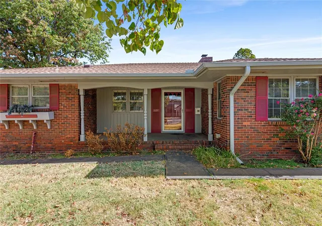 Photo 5 of Single family home for sale at 1609 Glenbrook Ter, Nichols Hills, OK 73116 | MLS# 1246851 | Listing updated on 2026-08-30