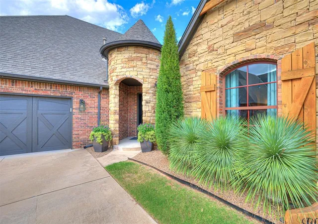 Photo 2 of Single family home for sale at 1065 Villas Creek Dr, Edmond, OK 73003 | MLS# 1246857 | Listing updated on 2026-08-31