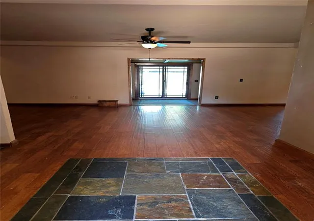 2nd image of 2517 W Olympic Dr, Yukon, OK 73099 | MLS# 1246866
