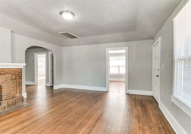 Photo 3 of Single family home for sale at 1527 Nw 43Rd St, Oklahoma City, OK 73118 | MLS# 1246867 | Listing updated on 2026-09-22