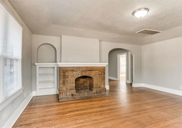Photo 4 of Single family home for sale at 1527 Nw 43Rd St, Oklahoma City, OK 73118 | MLS# 1246867 | Listing updated on 2026-09-22