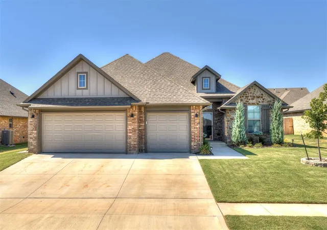 Photo 1 of Single family home for sale at 11604 Nw 104th St, Yukon, OK 73099 | MLS# 1246869 | Listing updated on 2026-09-02