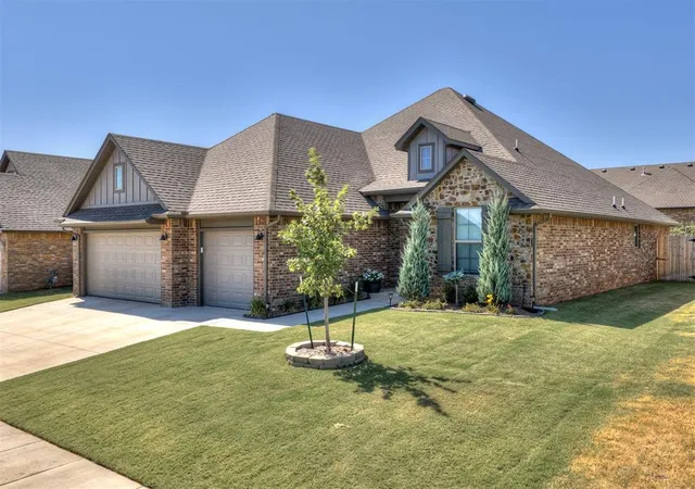 Photo 4 of Single family home for sale at 11604 Nw 104Th St, Yukon, OK 73099 | MLS# 1246869 | Listing updated on 2026-09-02