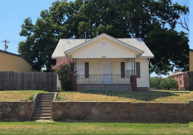 Photo 1 of Single family home for sale at 214 N Oklahoma Ave, Shawnee, OK 74801 | MLS# 1246872 | Listing updated on 2026-09-04