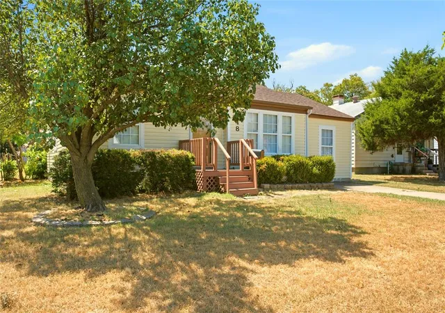 Photo 2 of Sale Pending at 548 E Ercoupe Dr, Midwest City, OK 73110 | MLS# 1246894 | Listing updated on 2026-09-01
