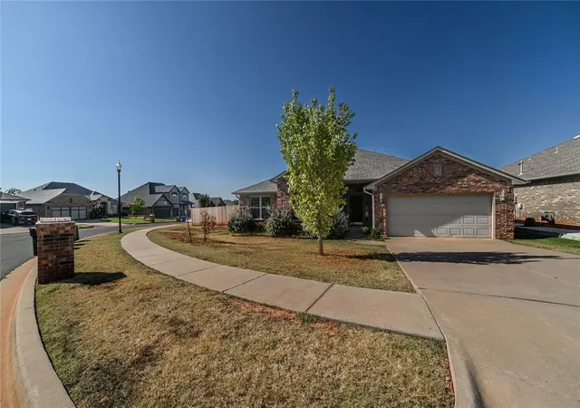 Photo 2 of Single family home for sale at 605 Carolyn Ridge Rd, Norman, OK 73071 | MLS# 1246895 | Listing updated on 2026-09-01