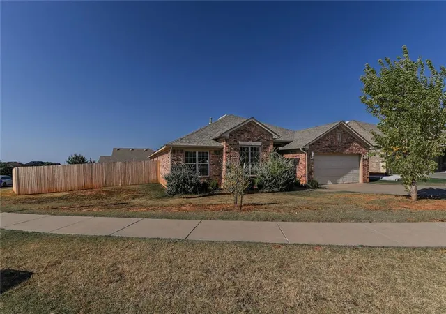 Photo 3 of Single family home for sale at 605 Carolyn Ridge Rd, Norman, OK 73071 | MLS# 1246895 | Listing updated on 2026-09-01