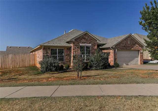 Photo 4 of Single family home for sale at 605 Carolyn Ridge Rd, Norman, OK 73071 | MLS# 1246895 | Listing updated on 2026-09-01