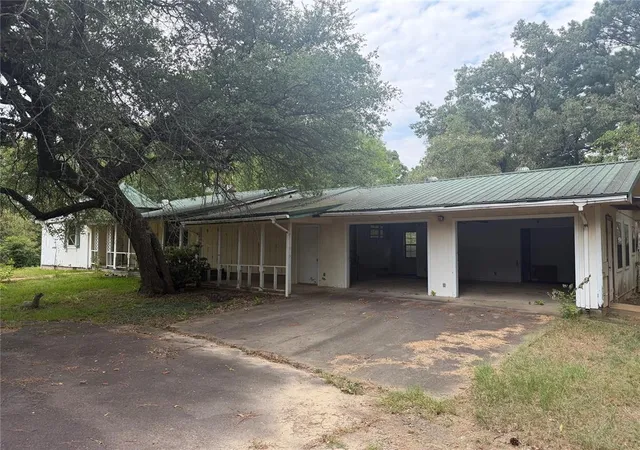 Photo 1 of Single family home for sale at 1822 N Us Hwy 259 Hwy, Broken Bow, OK 74728 | MLS# 1246898 | Listing updated on 2026-08-31