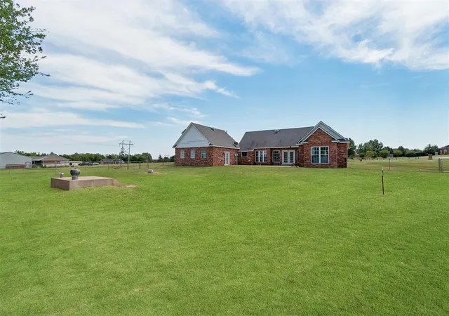 Photo 2 of Sale Pending at 407 Dana Ln, Mc Loud, OK 74851 | MLS# 1246901 | Listing updated on 2026-09-09