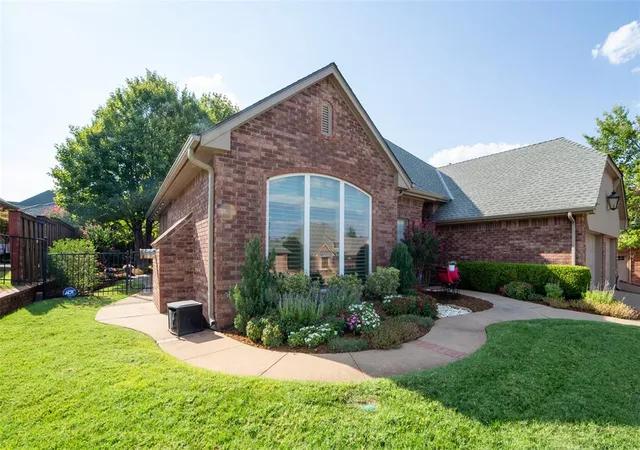 Photo 3 of Single family home for sale at 1605 Vandivort Pl, Edmond, OK 73034 | MLS# 1246903 | Listing updated on 2026-09-04