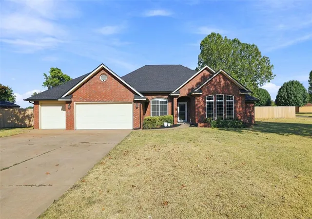 Photo 3 of Single family home for sale at 2020 Kyle Dr, Guthrie, OK 73044 | MLS# 1246930 | Listing updated on 2026-09-01