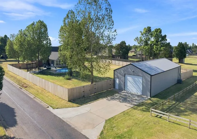 Photo 5 of Single family home for sale at 2020 Kyle Dr, Guthrie, OK 73044 | MLS# 1246930 | Listing updated on 2026-09-01