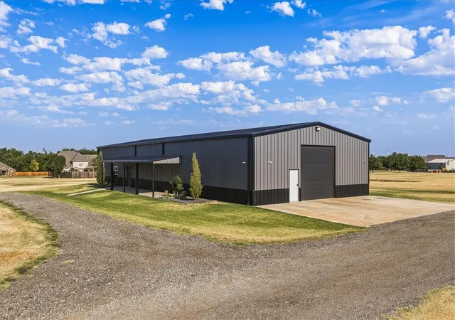 Photo 1 of Single family home for sale at 241 Nw Moffat Rd, Piedmont, OK 73078 | MLS# 1246941 | Listing updated on 2026-09-01