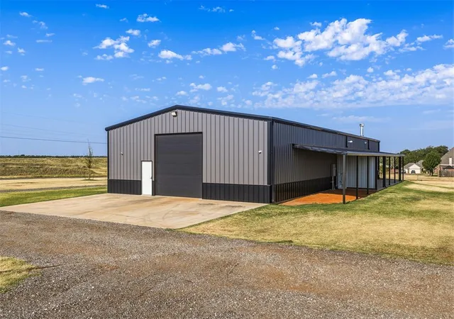 Photo 2 of Single family home for sale at 241 Nw Moffat Rd, Piedmont, OK 73078 | MLS# 1246941 | Listing updated on 2026-09-01