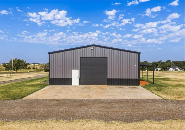 Photo 3 of Single family home for sale at 241 Nw Moffat Rd, Piedmont, OK 73078 | MLS# 1246941 | Listing updated on 2026-09-01
