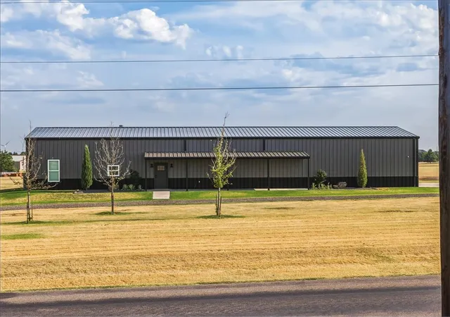 Photo 3 of Single family home for sale at 241 NW Moffat Rd, Piedmont, OK 73078 | MLS# 1246941 | Listing updated on 2026-09-01