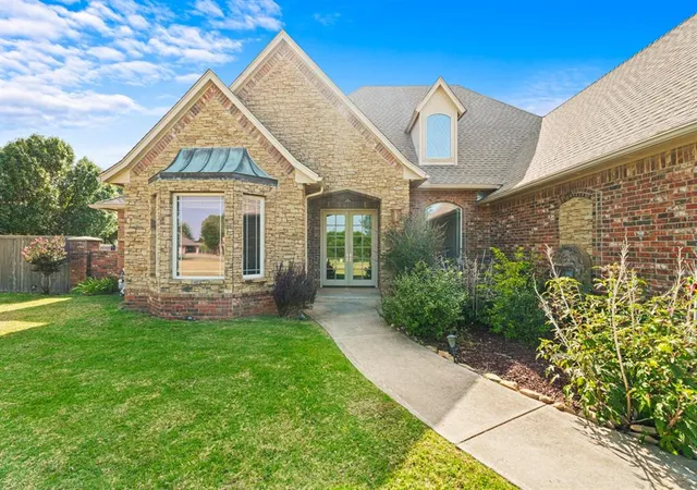 Single family home for sale at 1109 N Edinburrough Way, Mustang, OK 73064 | MLS# 1246948