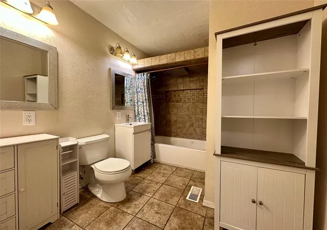 Photo 7 of Single family home for sale at 1419 Pine Ave, Clinton, OK 73601 | MLS# 1246958 | Listing updated on 2026-08-31