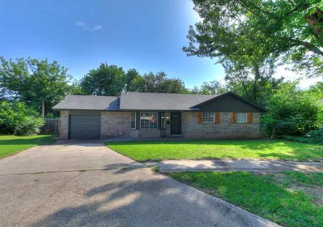 Single family home for sale at 1519 Rock Ridge Ct, Norman, OK 73071 | MLS# 1246961