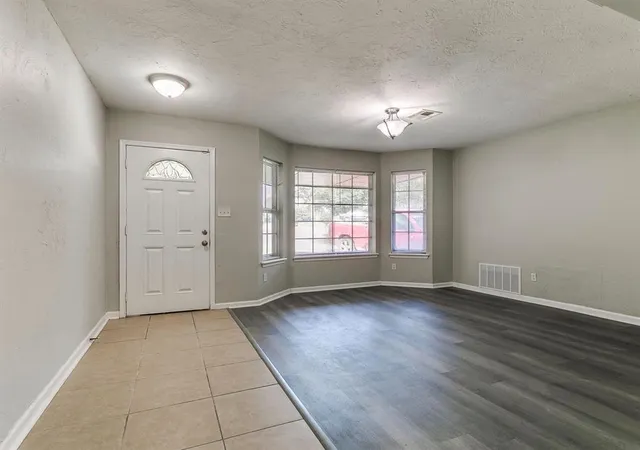 Photo 2 of Single family home for sale at 1519 Rock Ridge Ct, Norman, OK 73071 | MLS# 1246961 | Listing updated on 2026-09-12