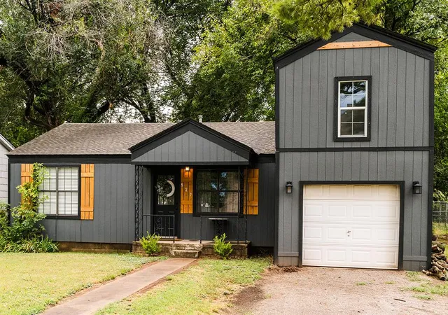Photo 1 of Sale Pending at 527 N Elm St, Pauls Valley, OK 73075 | MLS# 1246970 | Listing updated on 2026-09-02