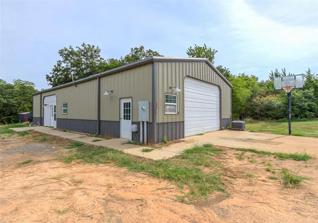 Photo 1 of Sale Pending at 15705 Grant Rd, Shawnee, OK 74801 | MLS# 1246973 | Listing updated on 2026-09-21