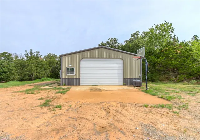 Photo 2 of Sale Pending at 15705 Grant Rd, Shawnee, OK 74801 | MLS# 1246973 | Listing updated on 2026-09-21