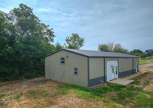 Photo 3 of Sale Pending at 15705 Grant Rd, Shawnee, OK 74801 | MLS# 1246973 | Listing updated on 2026-09-21