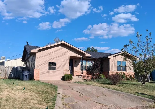 Photo 1 of Single family home for sale at 4005 Blaine Rd, Shawnee, OK 74804 | MLS# 1246980 | Listing updated on 2026-09-01