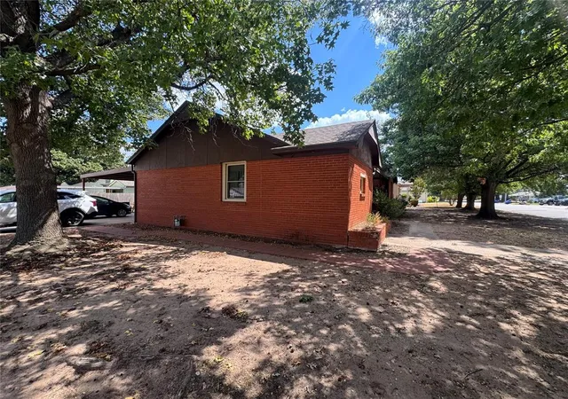 Photo 2 of Single family home for sale at 2501 S 18th Street, Chickasha, OK 73018 | MLS# 1247000 | Listing updated on 2026-09-03