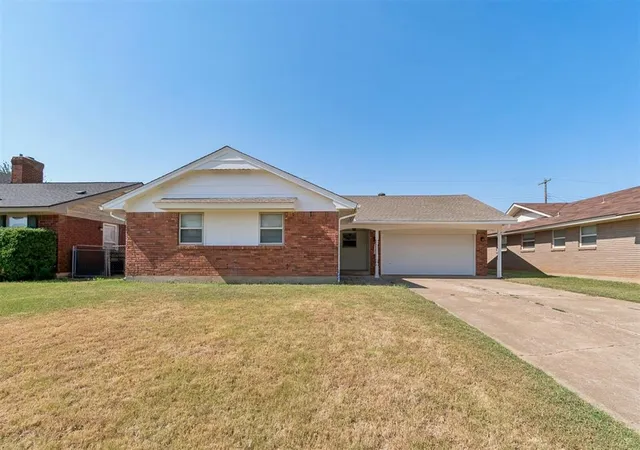 Photo 3 of Sale Pending at 920 W Silver Meadow Dr, Oklahoma City, OK 73110 | MLS# 1247001 | Listing updated on 2026-09-13