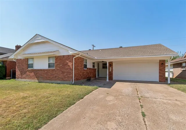 Photo 3 of Sale Pending at 920 W Silver Meadow Dr, Oklahoma City, OK 73110 | MLS# 1247001 | Listing updated on 2026-09-13