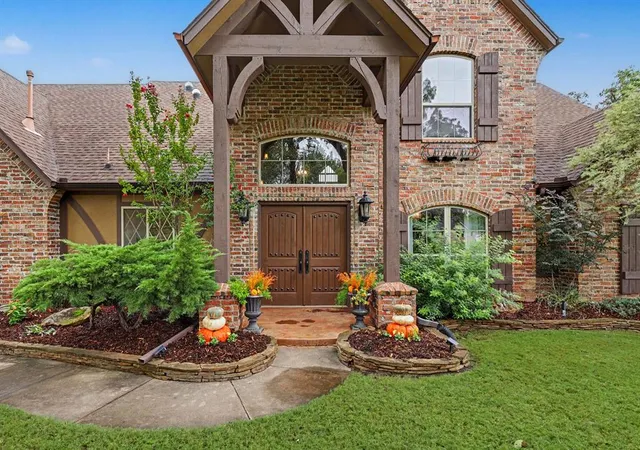 Photo 2 of Single family home for sale at 216 N Oaks Rd, Harrah, OK 73045 | MLS# 1247003 | Listing updated on 2026-10-07