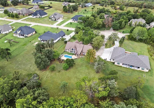 Photo 3 of Single family home for sale at 216 N Oaks Rd, Harrah, OK 73045 | MLS# 1247003 | Listing updated on 2026-10-07