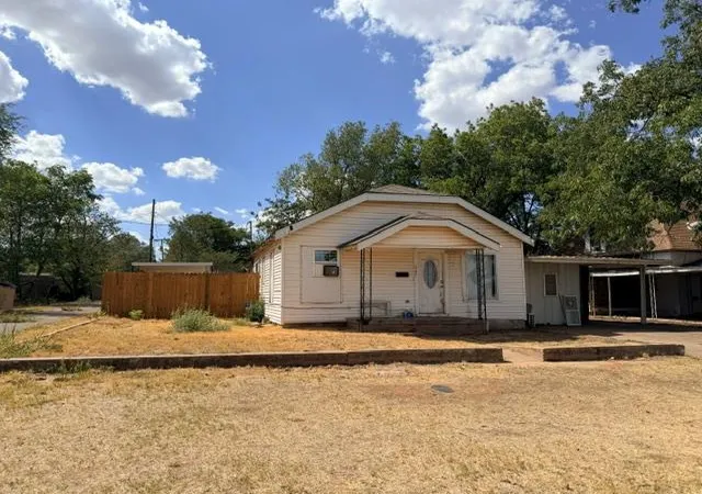 Photo 1 of Single family home for sale at 207 S Washington Ave, Elk City, OK 73644 | MLS# 1247025 | Listing updated on 2026-09-02