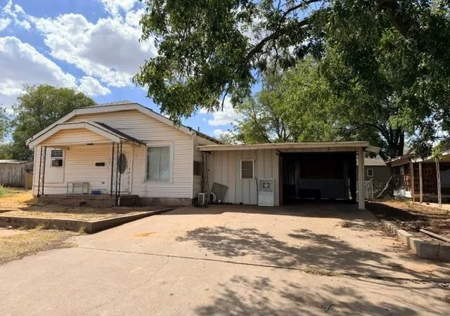 Photo 2 of Single family home for sale at 207 S Washington Ave, Elk City, OK 73644 | MLS# 1247025 | Listing updated on 2026-09-02
