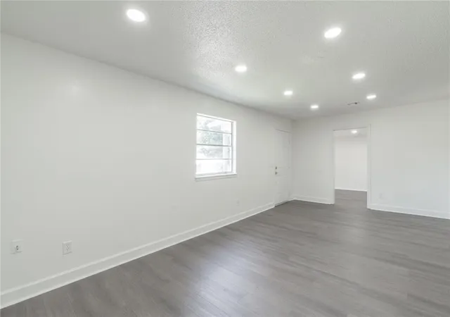 Photo 4 of Single family home for sale at 3916 S Youngs Pl, Oklahoma City, OK 73119 | MLS# 1247030 | Listing updated on 2026-09-01